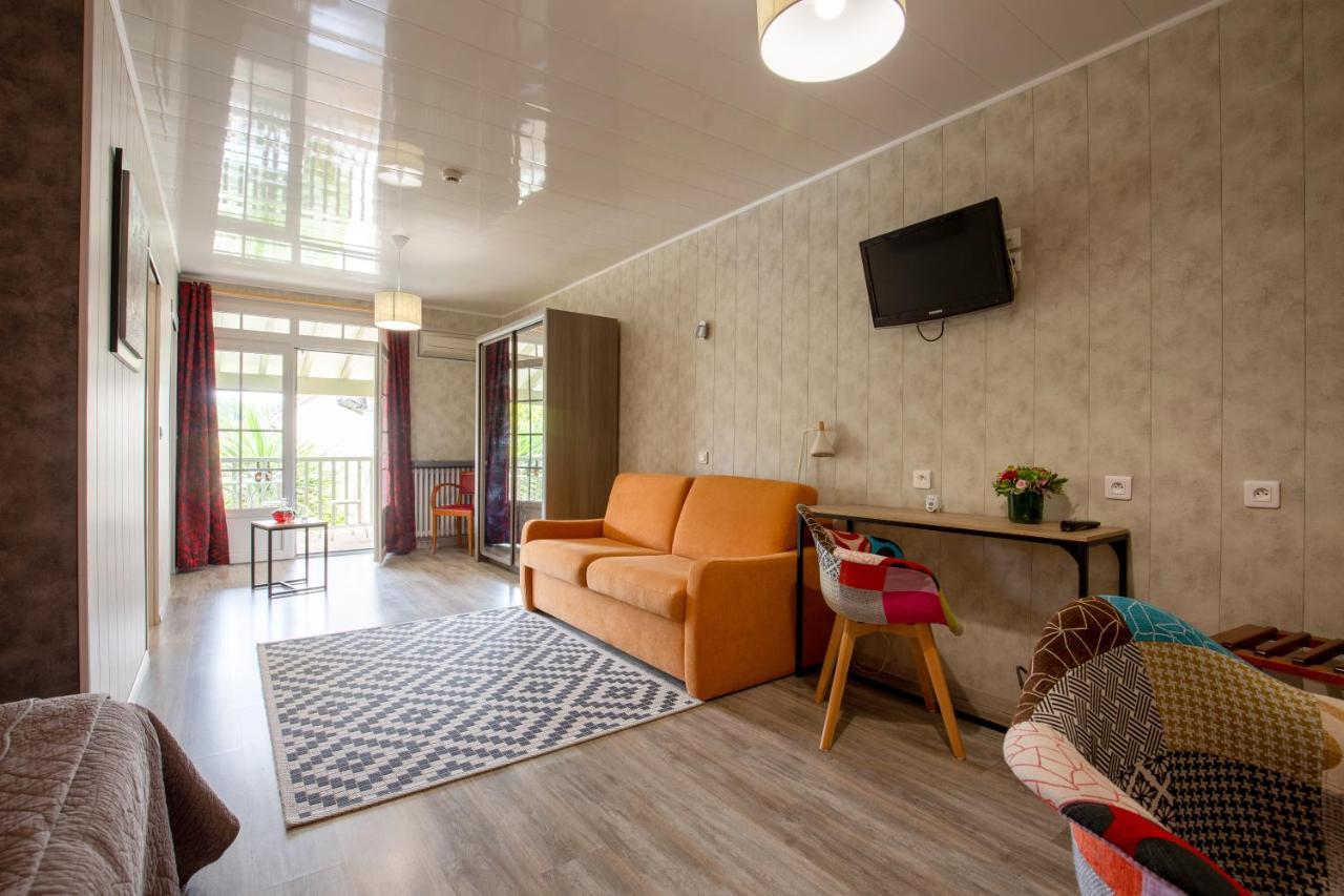 Logis Hotel Restaurant L'Essille Bassac ภายนอก รูปภาพ