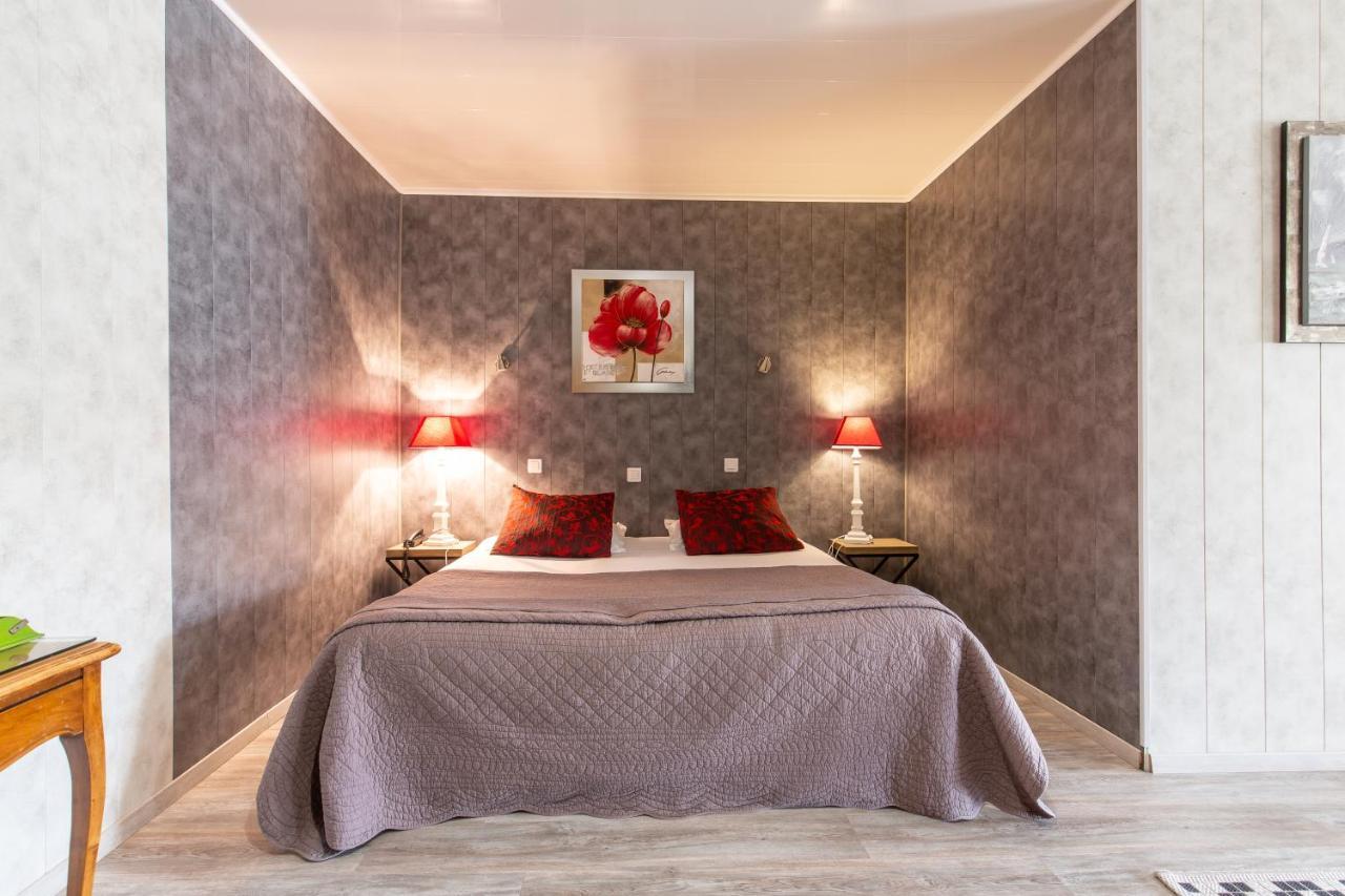 Logis Hotel Restaurant L'Essille Bassac ภายนอก รูปภาพ