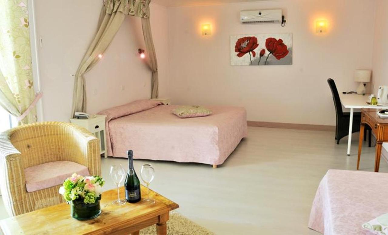 Logis Hotel Restaurant L'Essille Bassac ภายนอก รูปภาพ